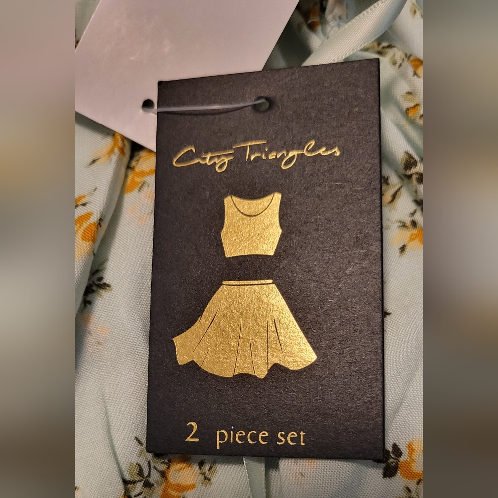 City Traingles Floral Dress Set (NWT) - Picture 4 of 11